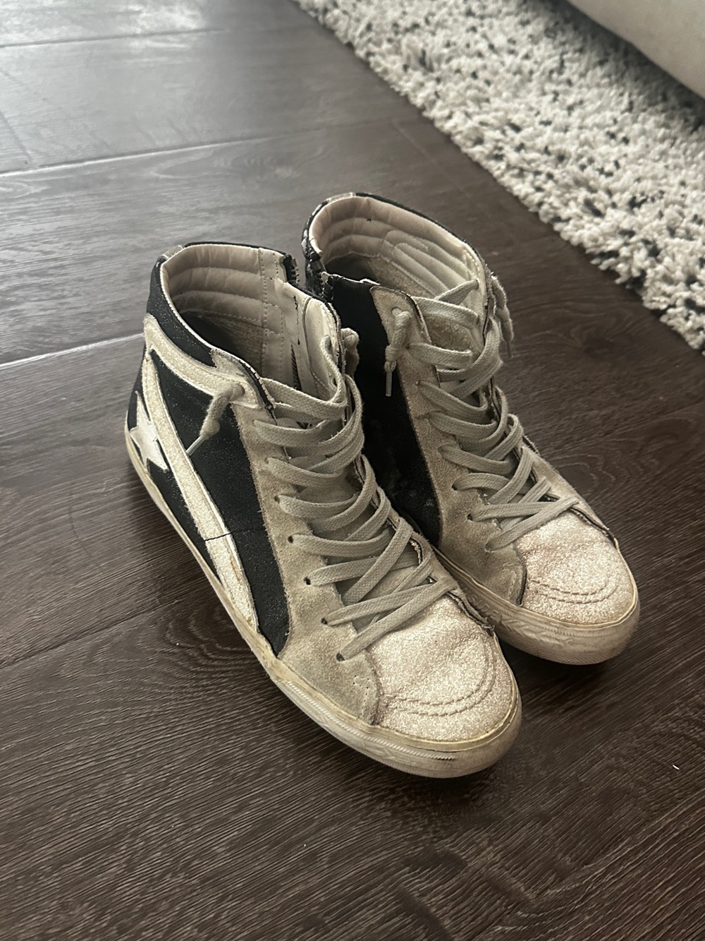 VERY WORN: Golden Goose White and Black Slide Low-Top Sneaker